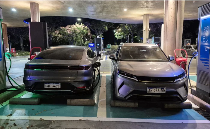 54.Consumo-Auto-eléctrico-y-Auto-naftero