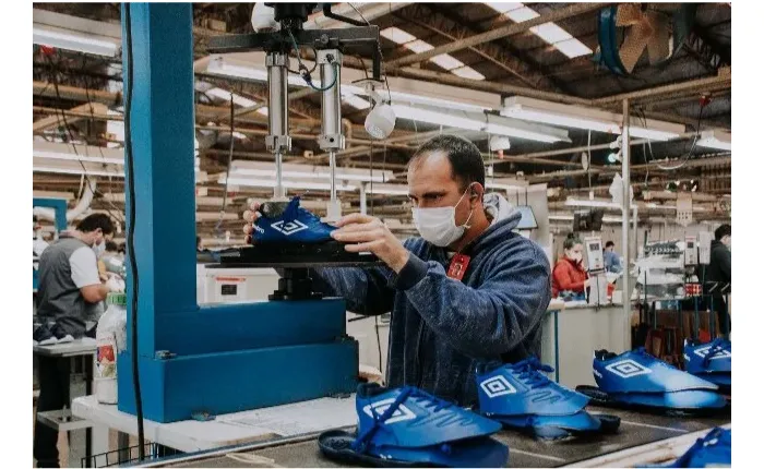 20.Cierre-de-fabrica-de-nike-y-adidas-gal