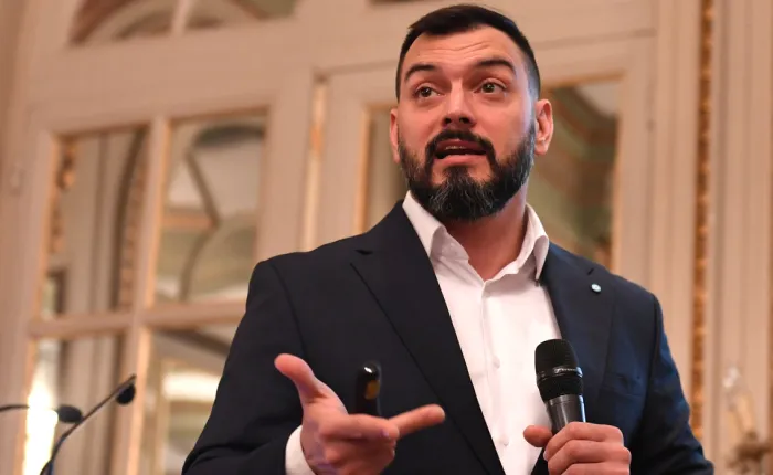 107.Alvarez-Agis-gal