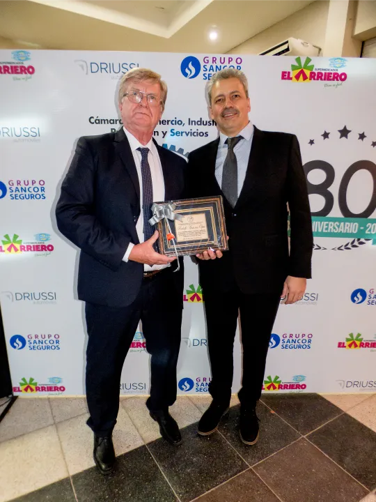 Rodolfo Opat recibie el reconocimiento por su trayectoria por parte de Cámara de Comercio